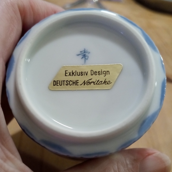 Vintage Deutsche Noritake Tea Set Includes Tea Pot With Lid And 6 Cups Blue/Wht - Picture 8 of 13